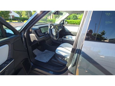 Used 2025 Rivian R1T Adventure AWD/4WD image 5