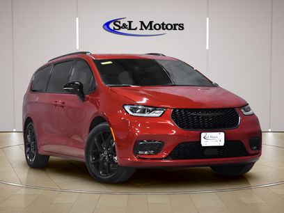 New 2026 Chrysler Pacifica Select w/ S Appearance Package