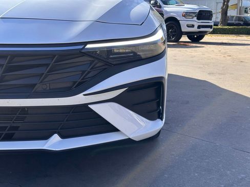 Certified 2025 Hyundai Elantra Sport image 22