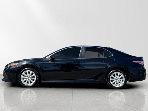 Used 2019 Toyota Camry LE image 7