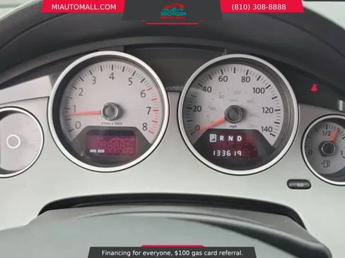 Used 2011 Volkswagen Routan SEL image 10