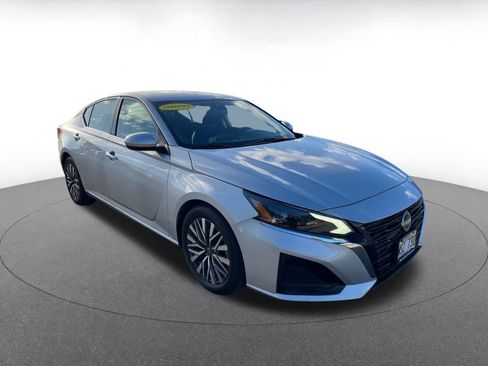 Used 2023 Nissan Altima 2.5 SV image 1