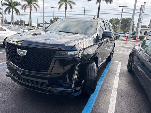 Used 2023 Cadillac Escalade ESV Sport w/ LPO, ONYX Package image 7