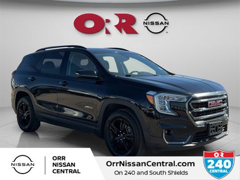 Used 2023 GMC Terrain AT4 image 3