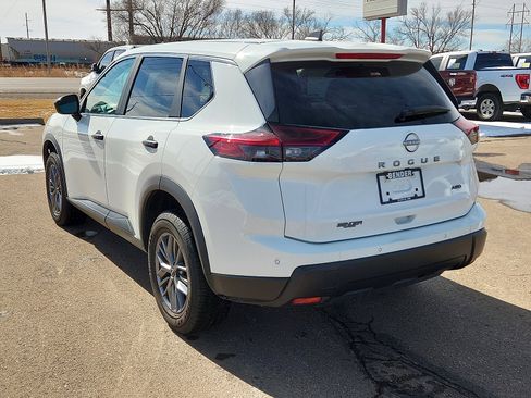 Used 2024 Nissan Rogue S image 3