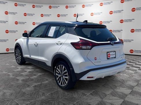 Used 2023 Nissan Kicks SV FWD image 3