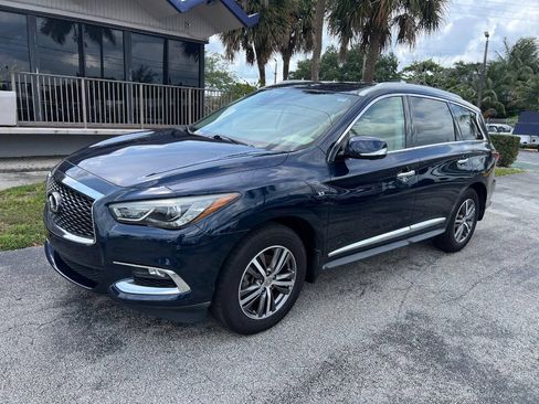 Used 2020 INFINITI QX60 Luxe w/ Essential Package FWD image 2