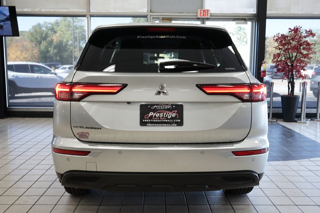 Used 2022 Mitsubishi Outlander ES AWD/4WD image 16