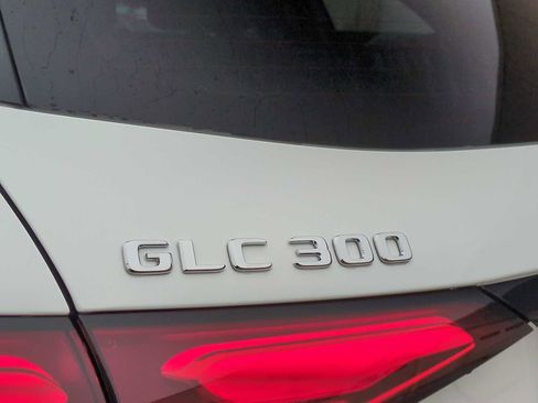Used 2025 Mercedes-Benz GLC 300 4MATIC image 13