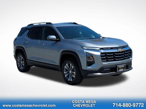 Used 2025 Chevrolet Equinox LT w/ Convenience Package II FWD image 3