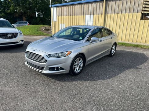 Used 2016 Ford Fusion SE w/ Equipment Group 202A FWD image 3