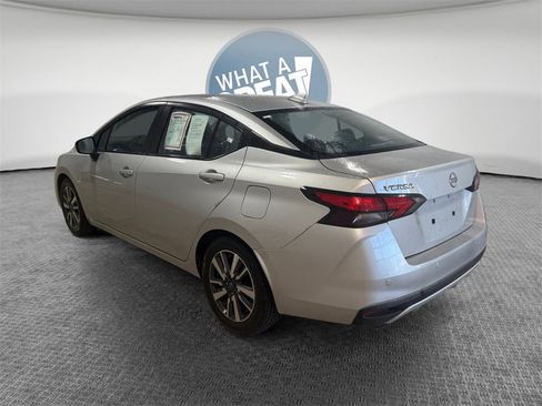 Used 2023 Nissan Versa SV image 5