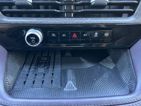 Used 2025 Ford Explorer Platinum image 6