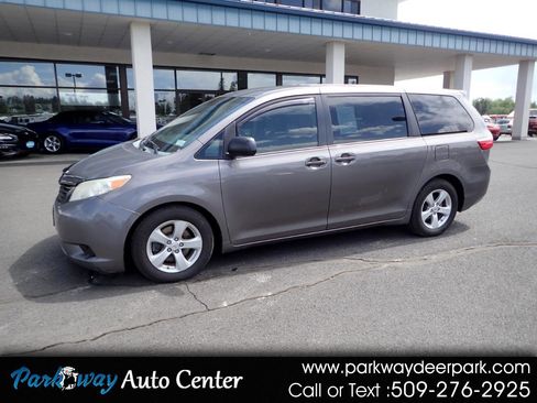 Used 2015 Toyota Sienna L image 1