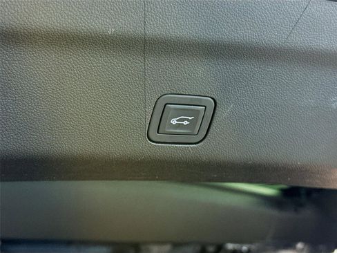 Used 2025 Cadillac Escalade Premium Luxury AWD/4WD image 7