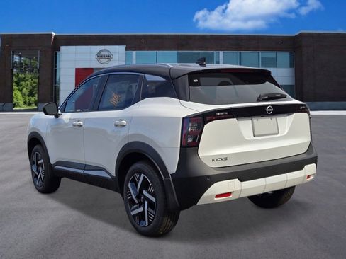 New 2026 Nissan Kicks SV w/ SV Premium Package FWD image 3