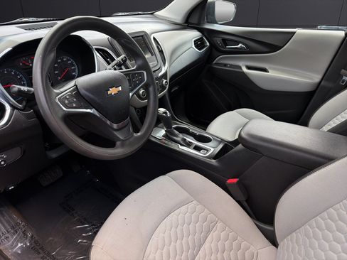 Used 2019 Chevrolet Equinox LS FWD image 9