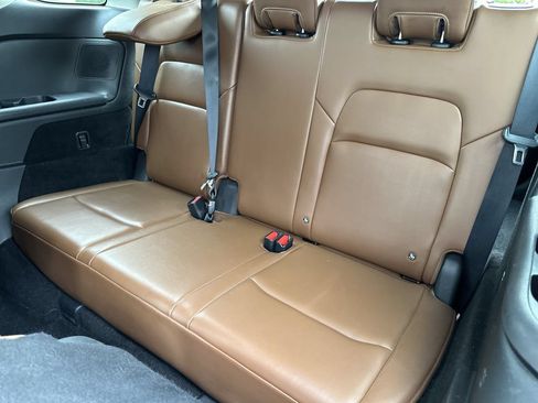 Used 2022 Nissan Pathfinder Platinum AWD/4WD image 16