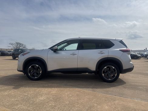 Certified 2025 Nissan Rogue SV image 12