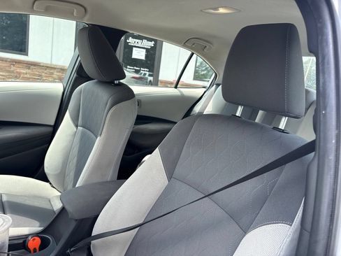 Used 2025 Toyota Corolla LE FWD image 3
