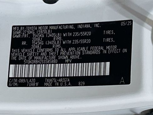 Used 2025 Toyota Highlander Platinum AWD/4WD image 31