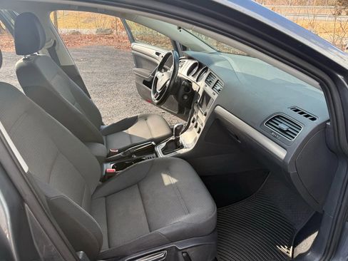 Used 2017 Volkswagen Golf S image 13