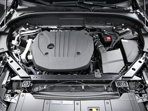 New 2025 Volvo XC60 B5 Plus w/ Protection Package Premier image 29