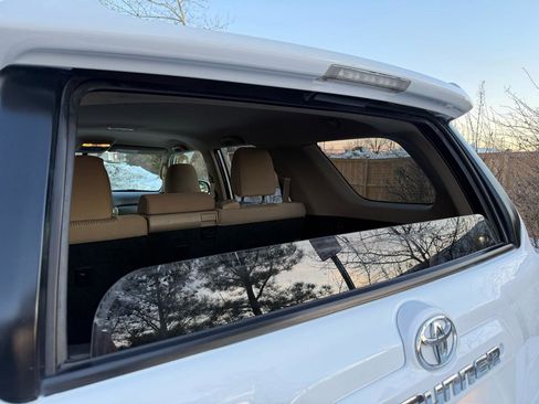 Used 2015 Toyota 4Runner SR5 image 31