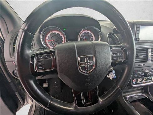 Used 2015 Dodge Grand Caravan SXT image 12