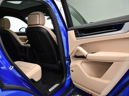 Used 2025 Porsche Cayenne S image 51