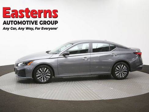 Used 2025 Nissan Altima 2.5 SV FWD image 58