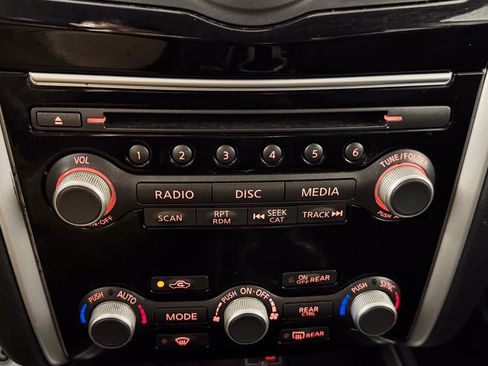 Used 2019 Nissan Pathfinder S AWD/4WD image 19