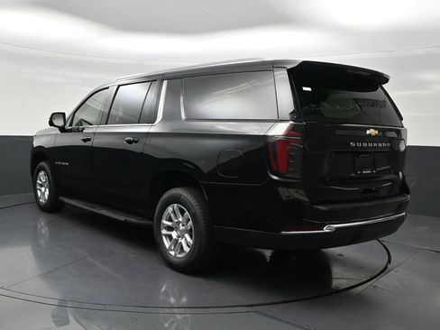 Used 2025 Chevrolet Suburban LS RWD image 3