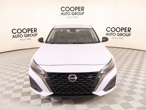 Used 2024 Nissan Altima 2.5 SR FWD image 8
