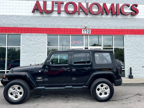 Used 2014 Jeep Wrangler Unlimited Sahara image 2