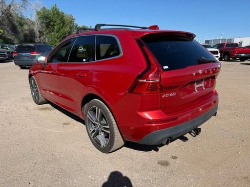 Used 2018 Volvo XC60 T5 Momentum w/ Convenience Package AWD/4WD image 3