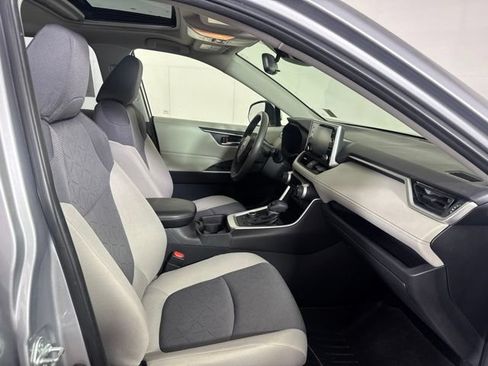 Used 2019 Toyota RAV4 XLE w/ Convenience Package AWD/4WD image 4