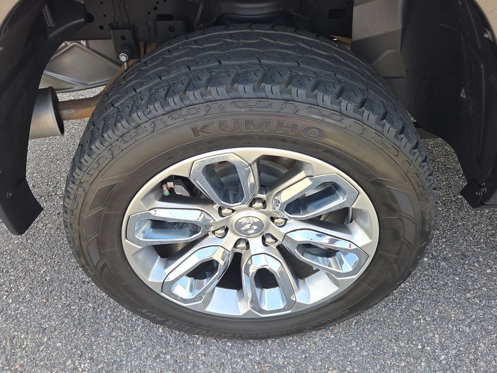 Used 2023 RAM 1500 Laramie AWD/4WD image 13