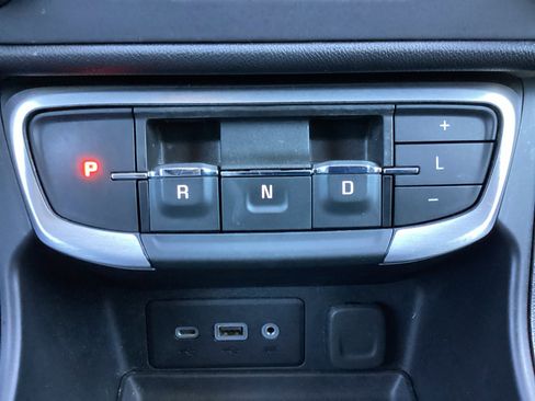 Used 2024 GMC Terrain SLE image 24