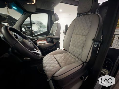 Used 2022 Mercedes-Benz Sprinter 2500 image 35