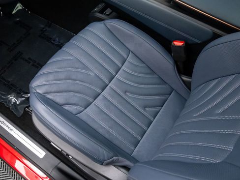 Used 2023 Nissan Ariya image 16