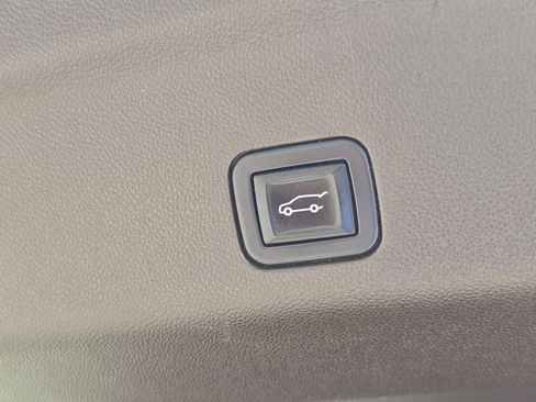 Used 2023 Chevrolet Tahoe LT AWD/4WD image 16