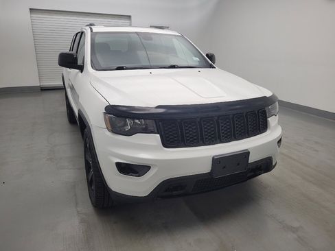 Used 2018 Jeep Grand Cherokee Laredo AWD/4WD image 14