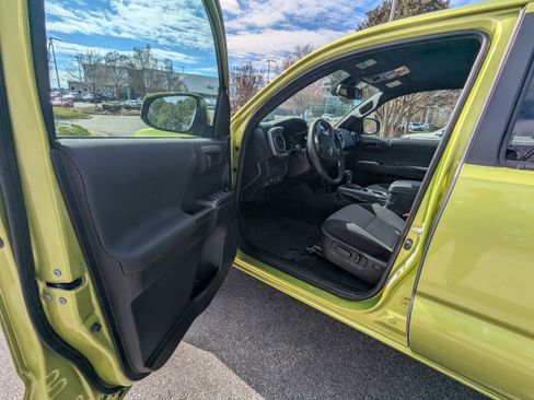 Used 2023 Toyota Tacoma TRD Off-Road w/ Technology Package image 8