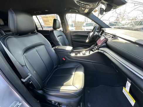 New 2025 Jeep Grand Cherokee L Limited image 24