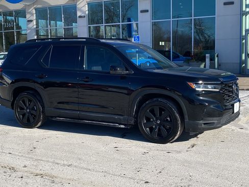 Certified 2025 Honda Pilot Black Edition image 1