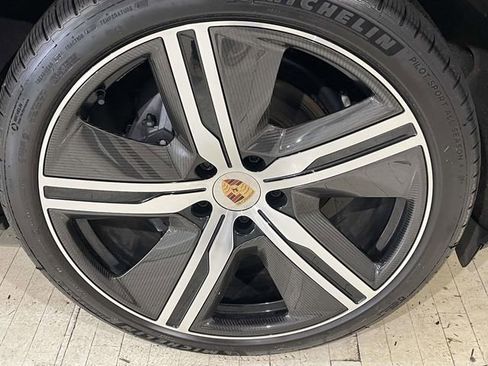 Certified 2025 Porsche Macan 4 Electric image 14