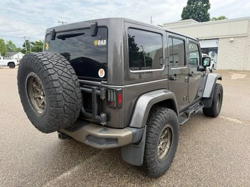 Used 2017 Jeep Wrangler Unlimited Sahara AWD/4WD image 10