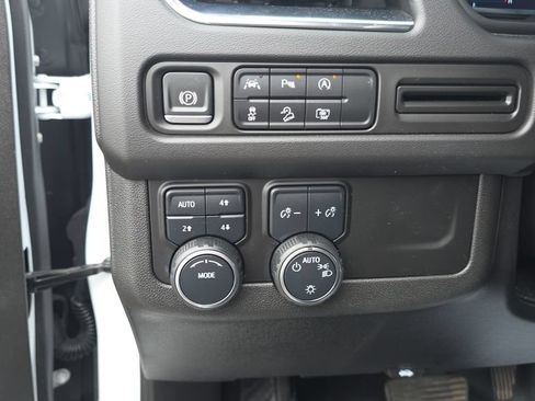 Used 2023 Chevrolet Tahoe Z71 w/ Luxury Package AWD/4WD image 13