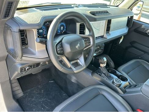 New 2025 Ford Bronco Outer Banks w/ Sasquatch Package image 7